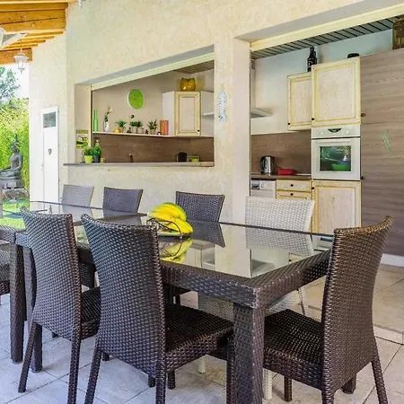 Puget-sur-argens Sleeps 8 Wifi * Fréjus