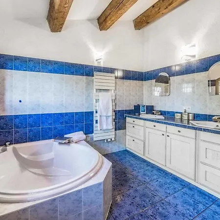 Villa Puget-sur-argens Sleeps 8 Wifi
