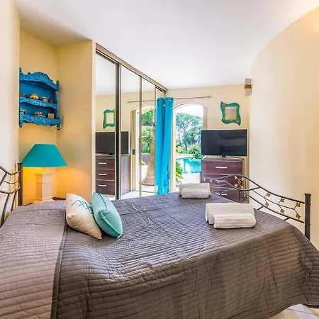 Puget-sur-argens Sleeps 8 Wifi Βίλα *