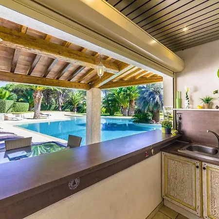 Βίλα Puget-sur-argens Sleeps 8 Wifi Fréjus