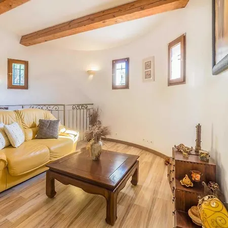 Puget-sur-argens Sleeps 8 Wifi