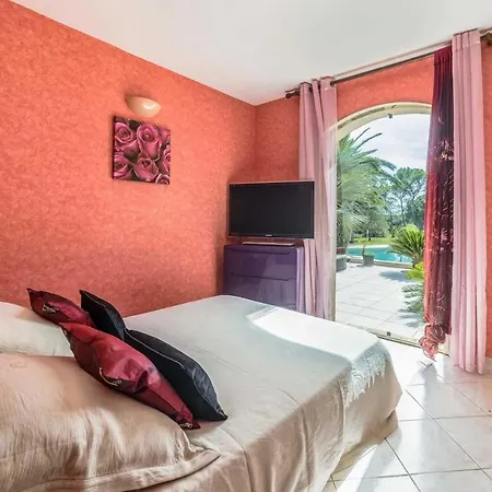 Puget-sur-argens Sleeps 8 Wifi Fréjus