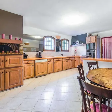 Puget-sur-argens Sleeps 8 Wifi Βίλα *