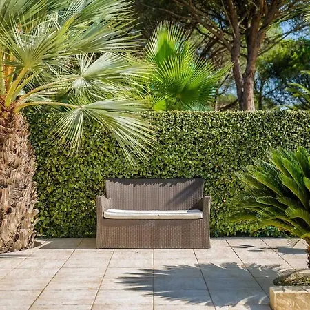 Puget-sur-argens Sleeps 8 Wifi *