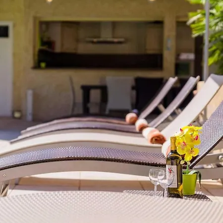 Βίλα Puget-sur-argens Sleeps 8 Wifi Fréjus