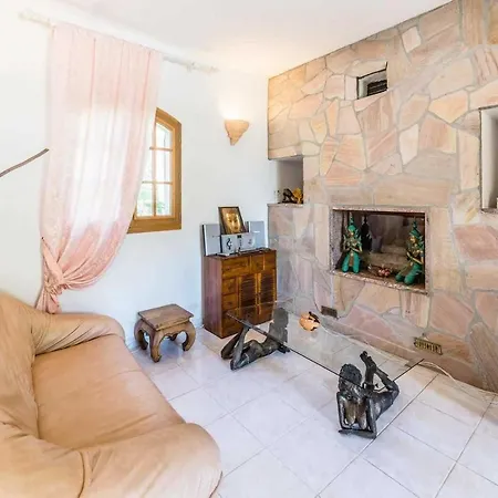 Puget-sur-argens Sleeps 8 Wifi
